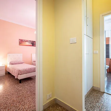 Caracciolo - Metro San Giovanni Apartman