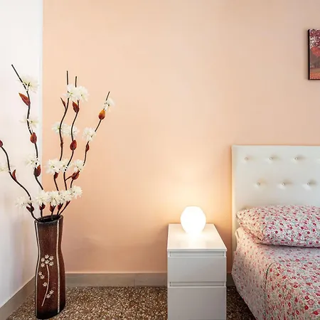 Caracciolo - Metro San Giovanni Apartman